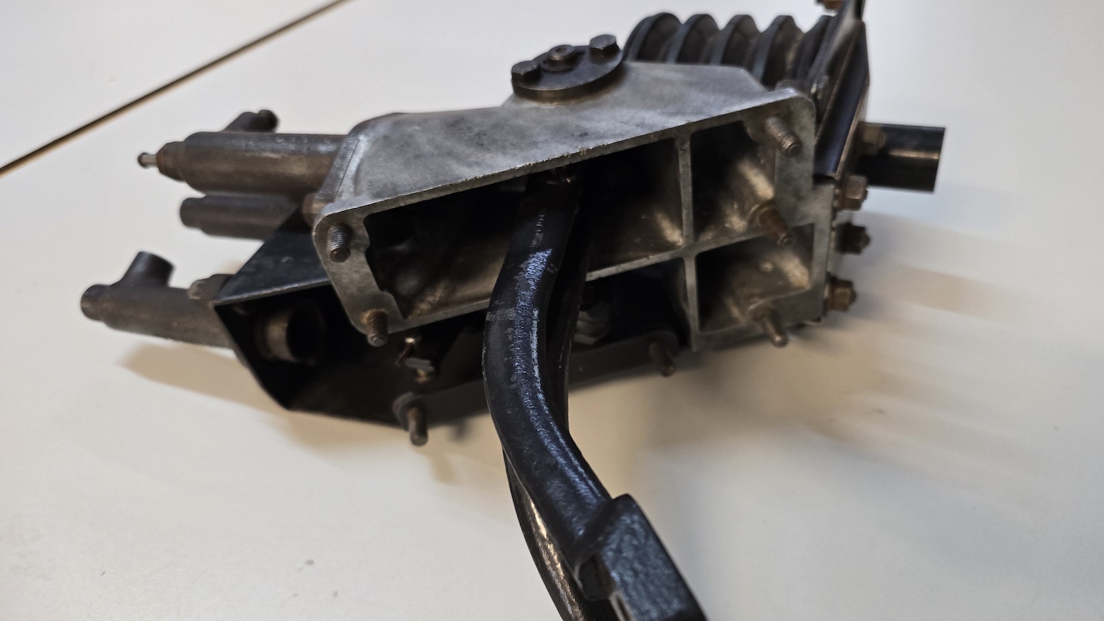 Original Jaguar E-Type Series 1 3.8 Brake Pedal Box – Complete with Pedals, Booster and Master Cylinder - Image 2
