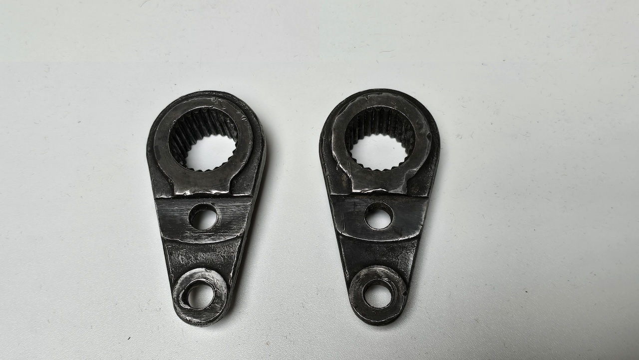 Jaguar E-Type – Genuine Original Torsion Bar Brackets – C19379 – Pair - Image 2