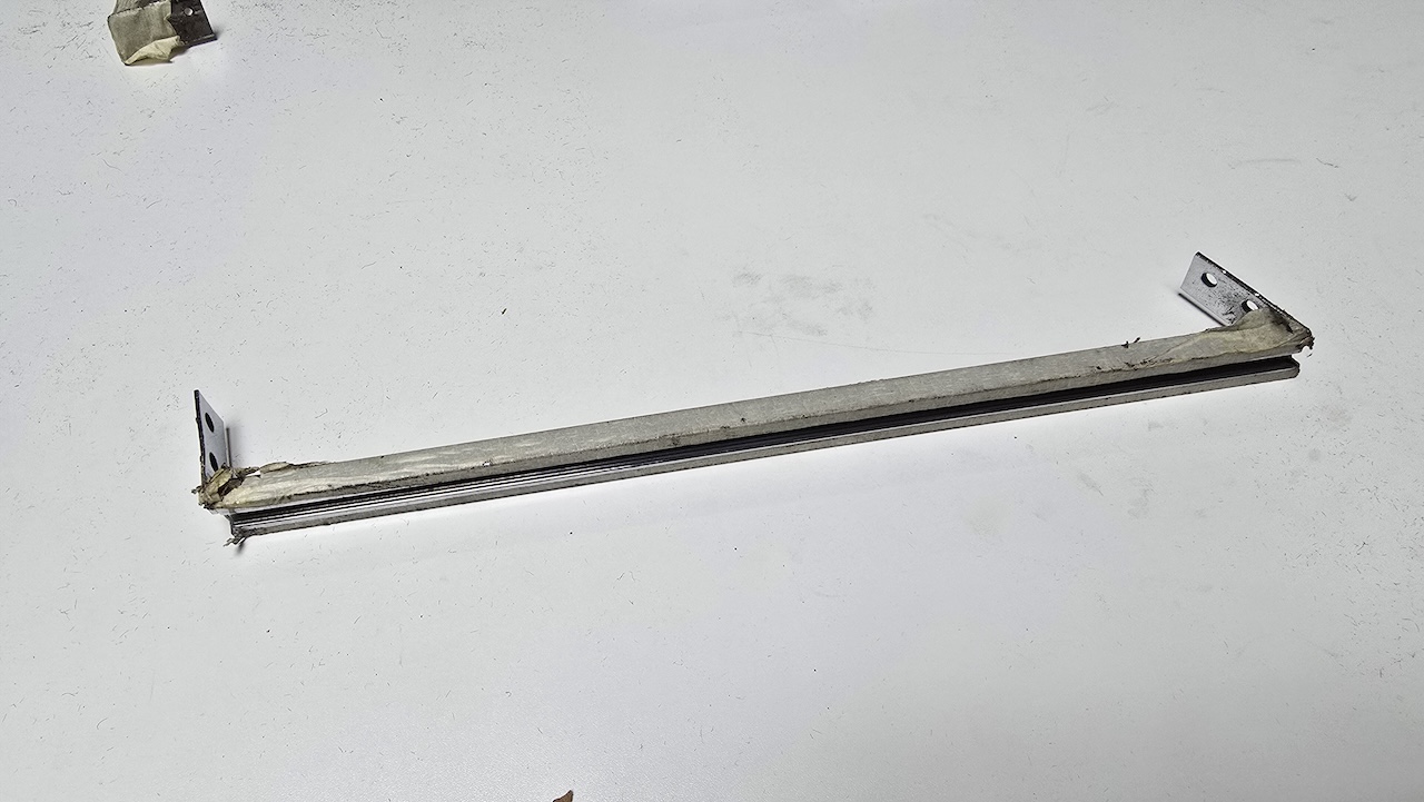 Jaguar E-Type Series 1 3.8 FHC – Genuine Original Rear Quarter Light Hinges LH / RH – BD20367/8 - Image 4