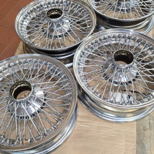 Jaguar E-Type Series 2 – Wire Wheels 5 × 15 – Flat Hub – Set of 4 – Excellent Condition