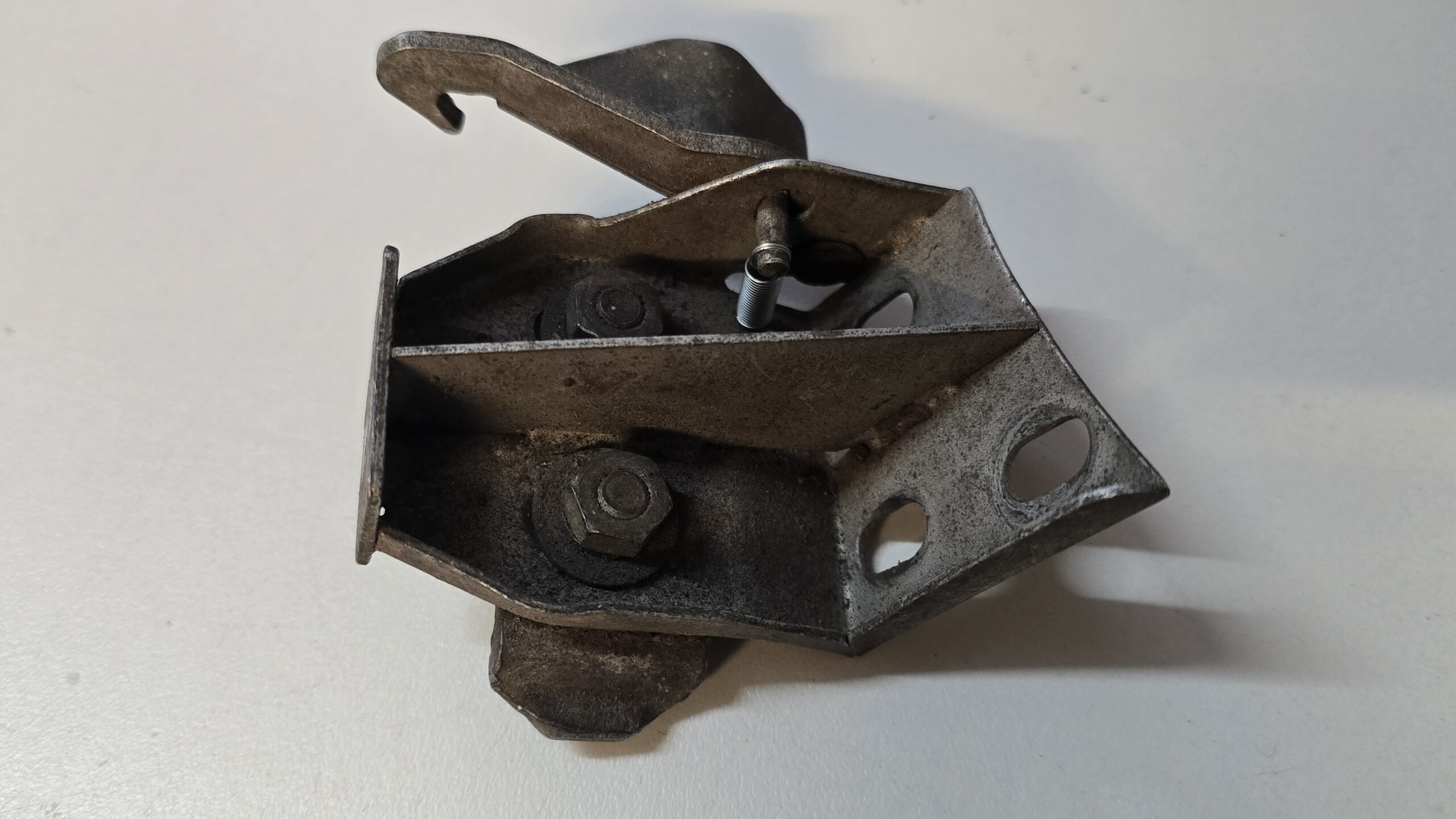 Jaguar E-Type FHC – Original Rear Door Lock Striker & Safety Catch – BD22596 - Image 3