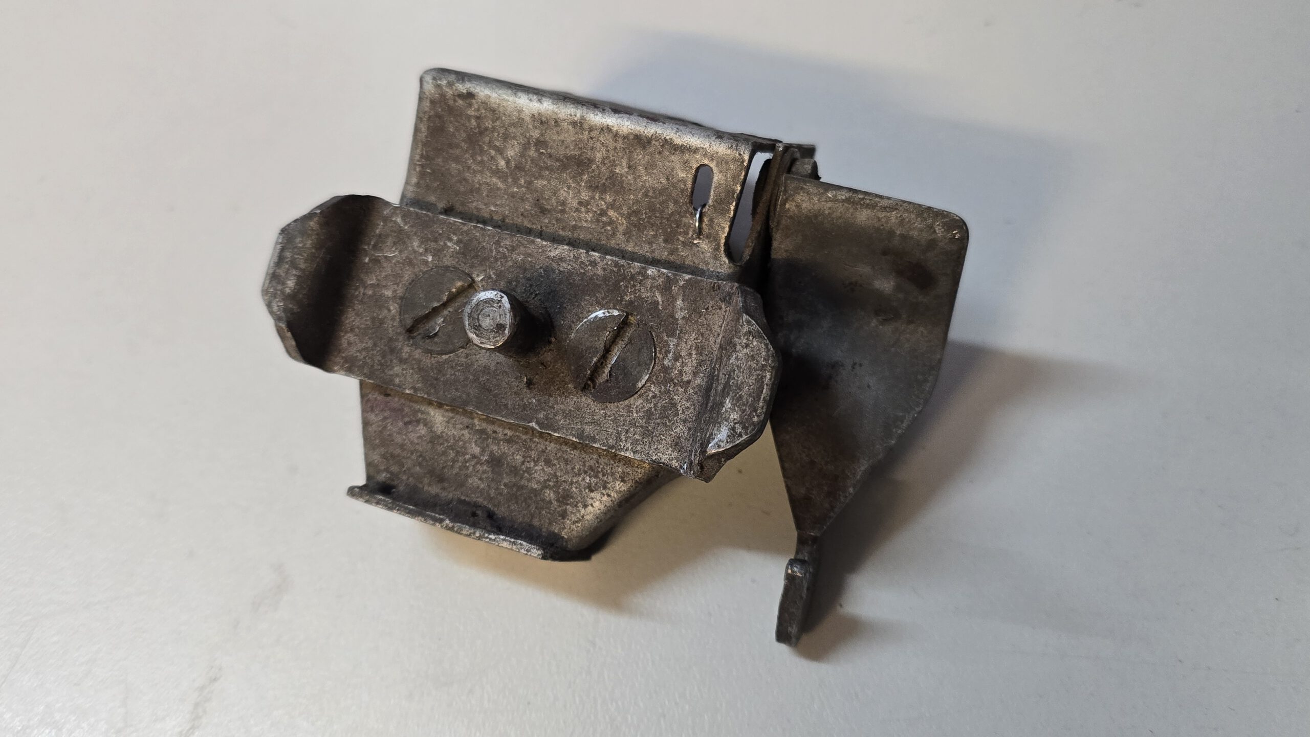 Jaguar E-Type FHC – Original Rear Door Lock Striker & Safety Catch – BD22596 - Image 6