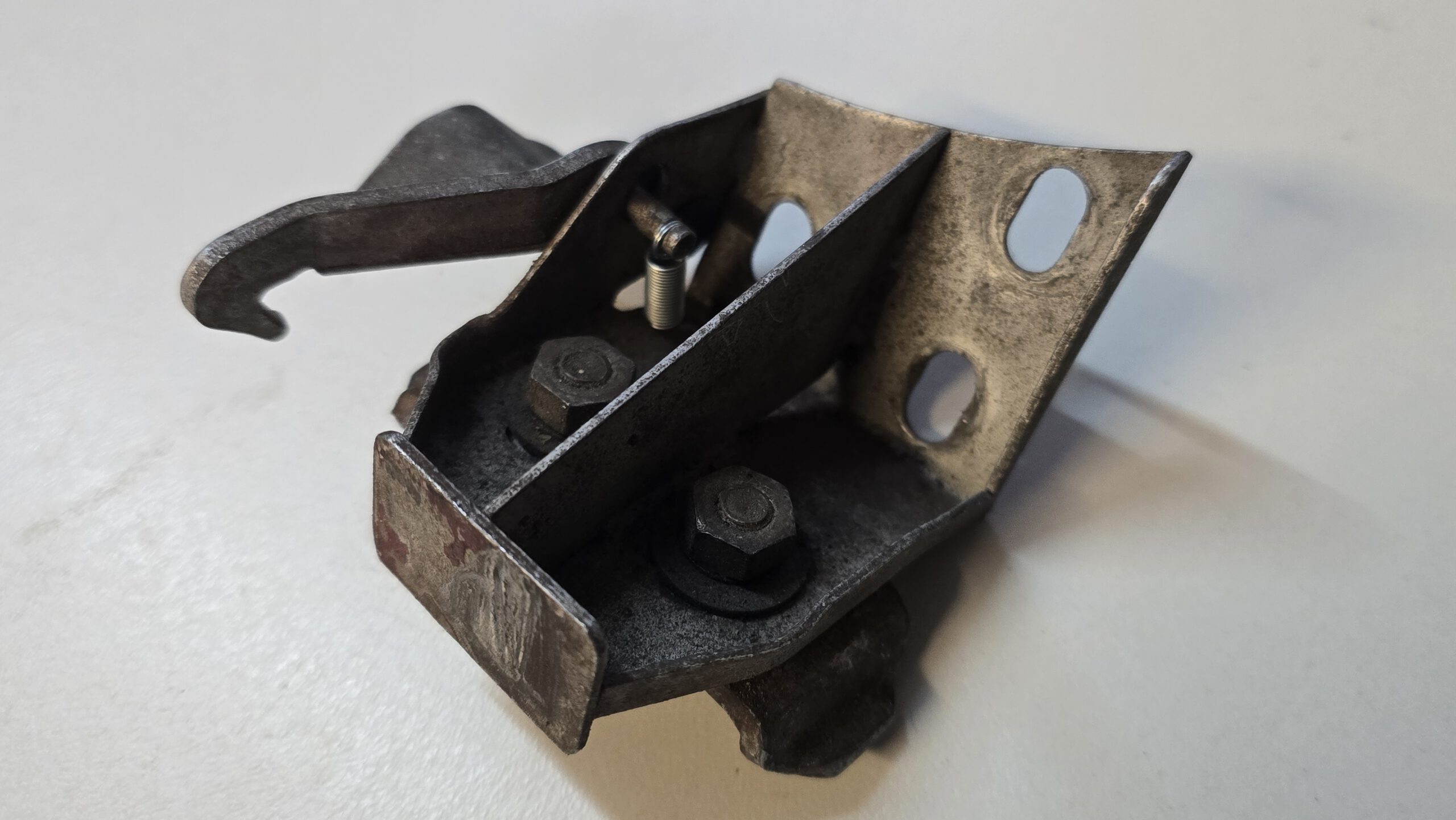 Jaguar E-Type FHC – Original Rear Door Lock Striker & Safety Catch – BD22596