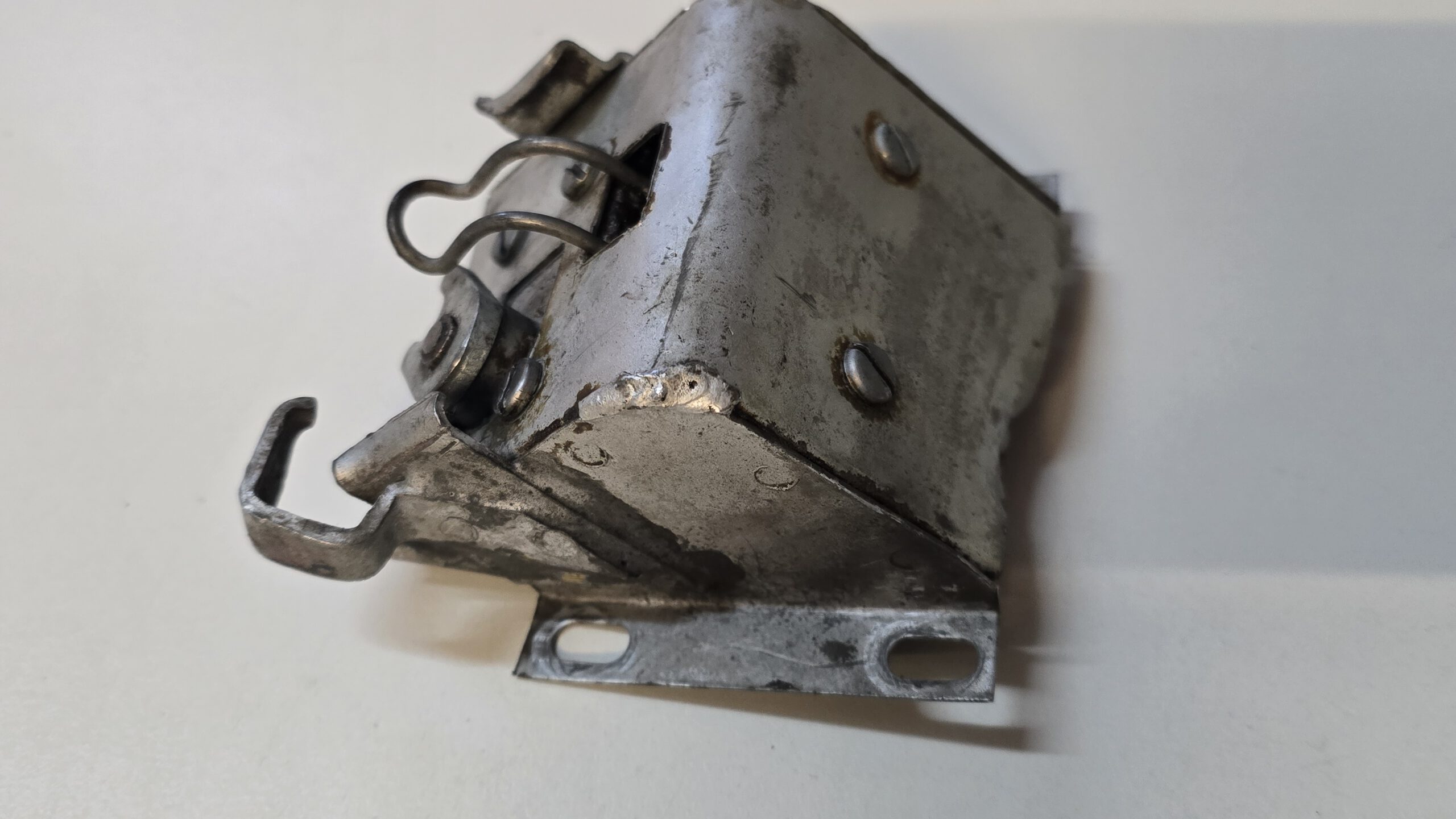 Jaguar E-Type FHC – Rare Original Complete Back Door Lock Assembly – BD27929 - Image 4