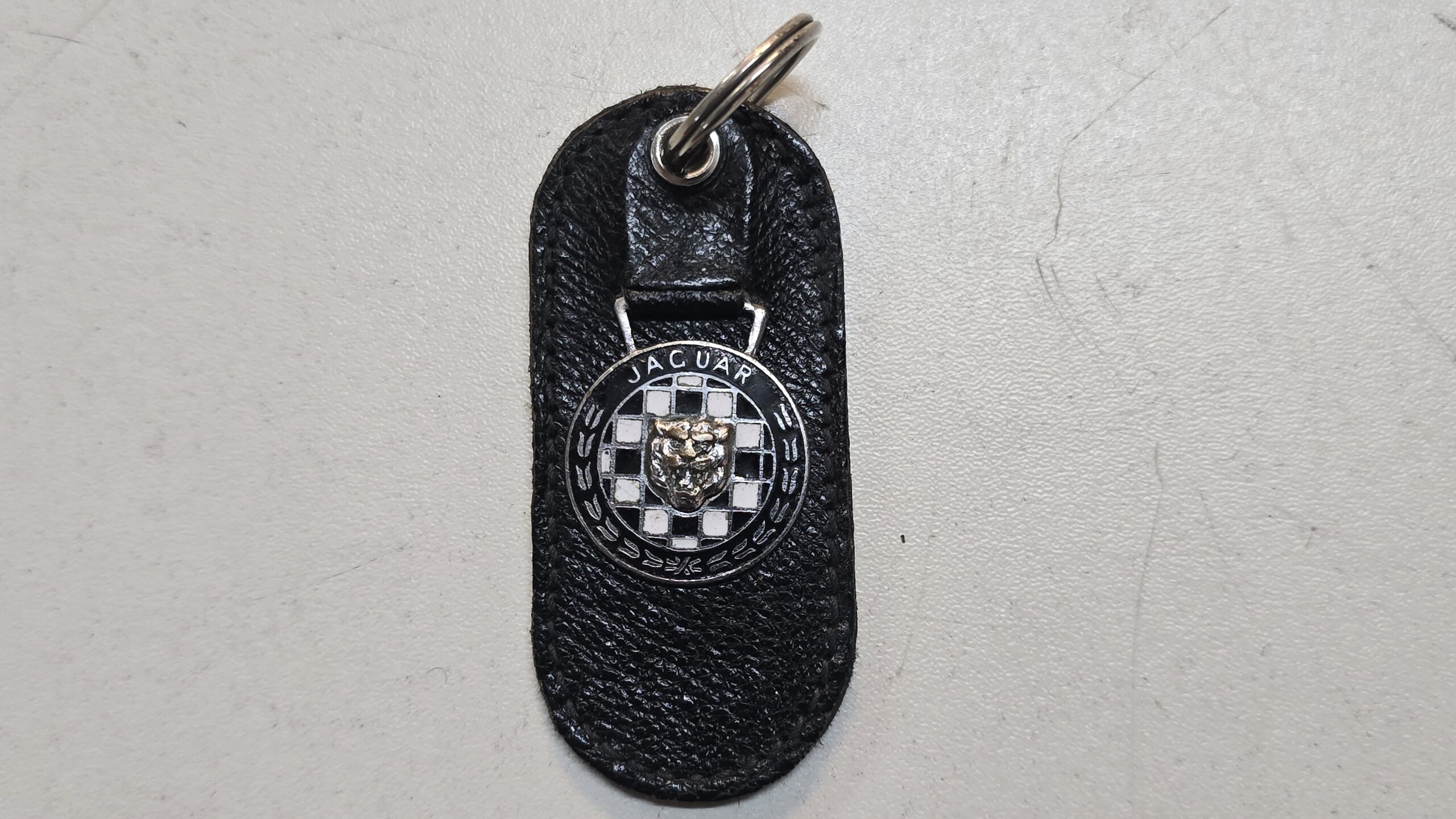 Rare Original Jaguar Growler Chequered Flag Key Fob – CUD rear side > 1965