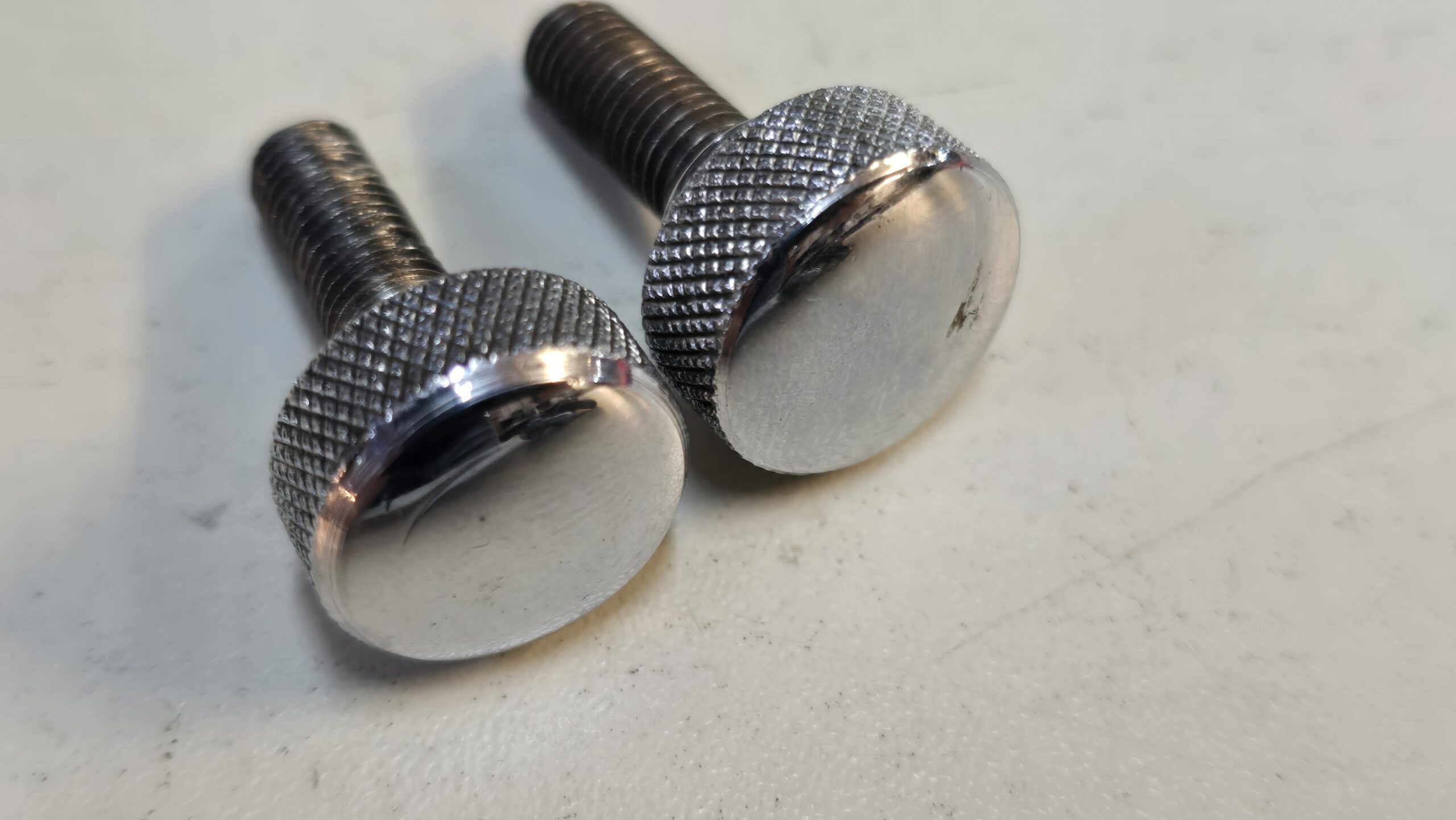 Jaguar E-Type – Genuine Original Chrome Knurled Thumb Screws – BD17589 for 3.8 - Image 3