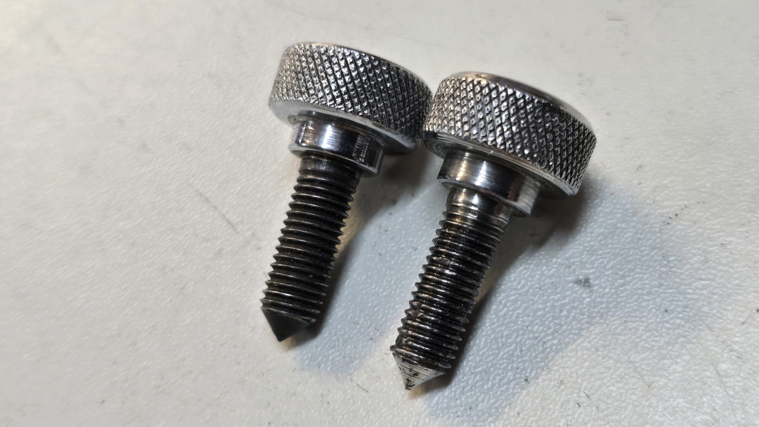 Jaguar E-Type – Genuine Original Chrome Knurled Thumb Screws – BD17589 for 3.8 - Image 2