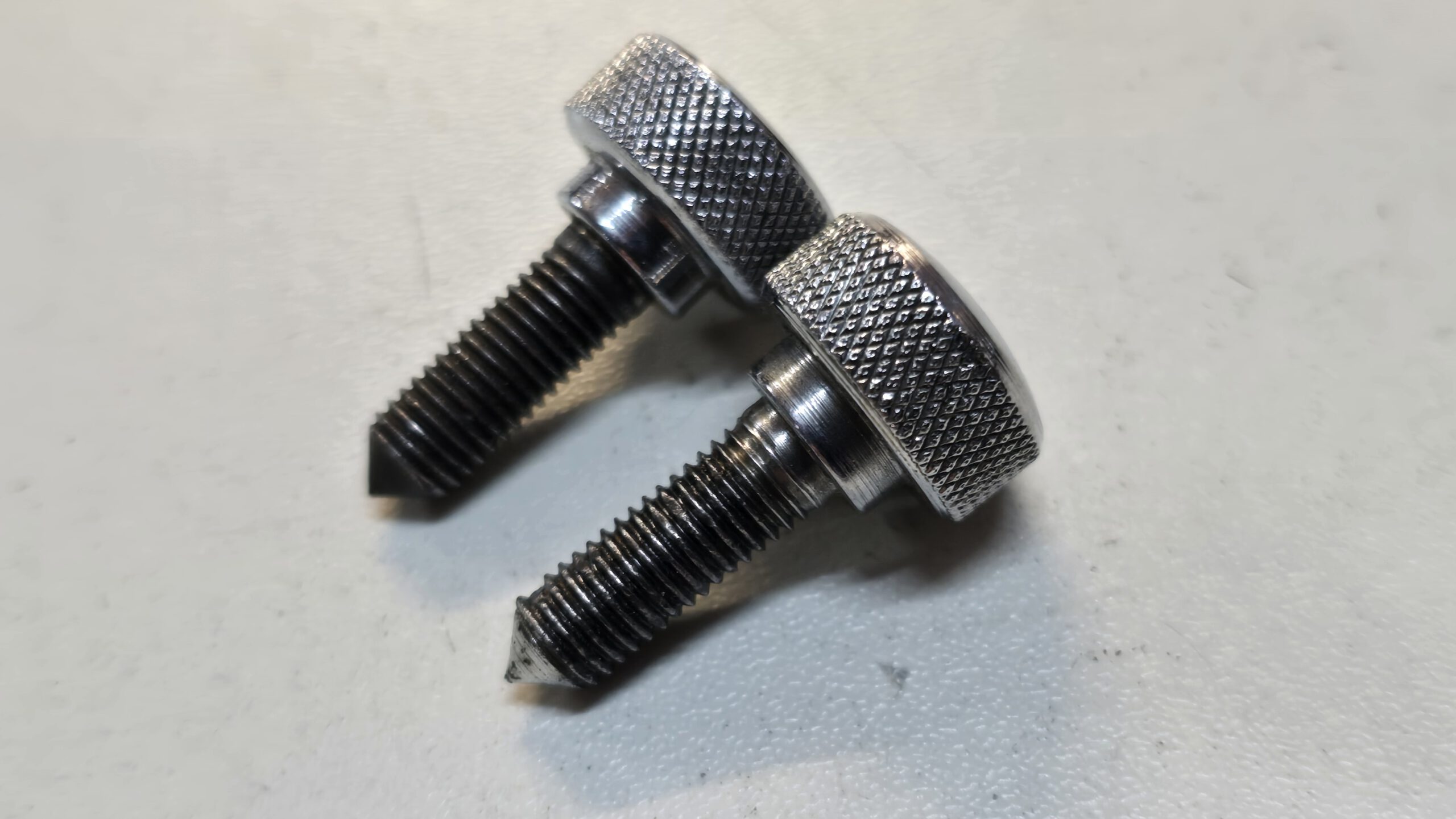 Jaguar E-Type – Genuine Original Chrome Knurled Thumb Screws – BD17589 for 3.8 - Image 4